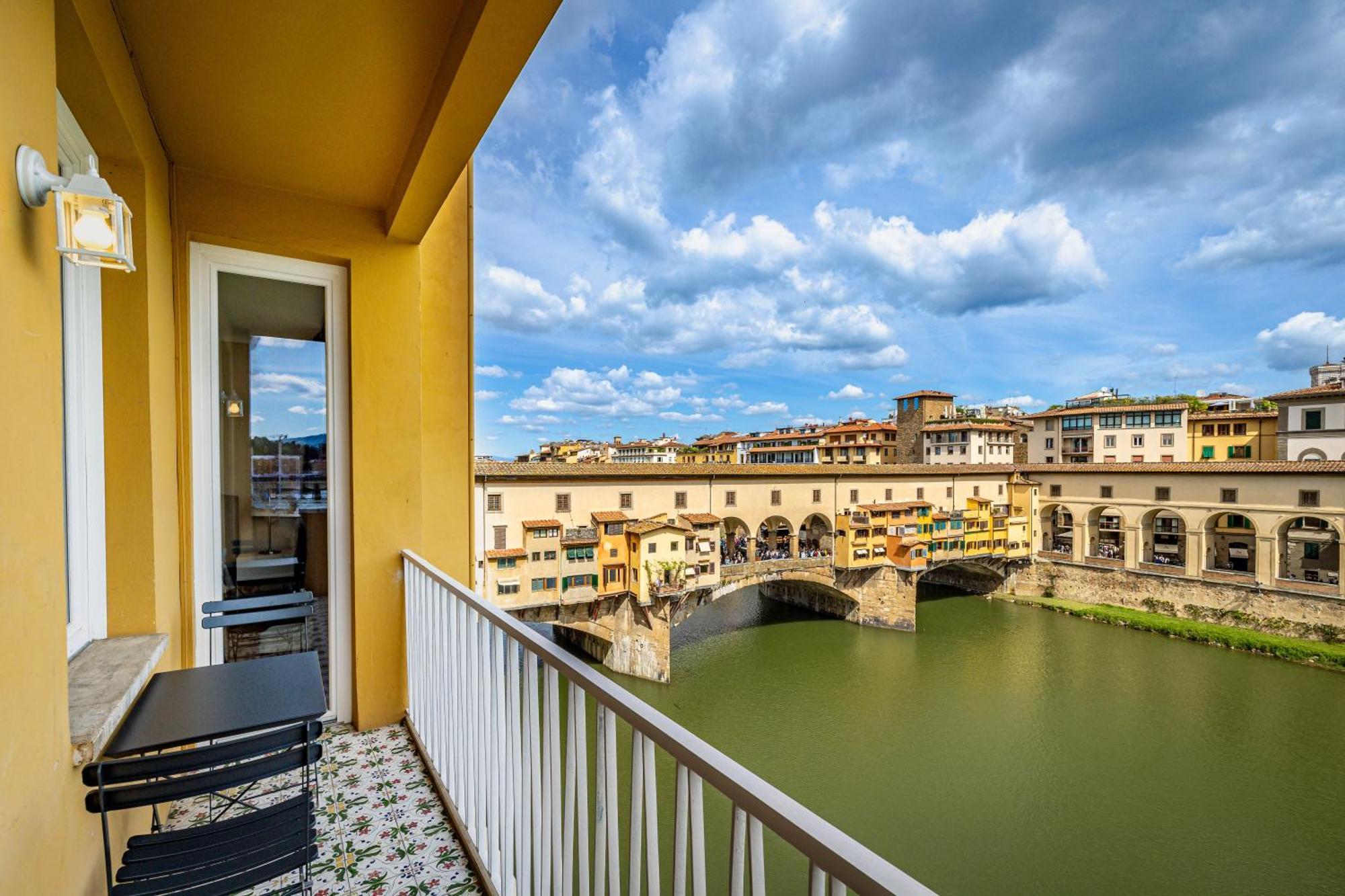 Yd Balcony On Pontevecchio View Apartman Firenze Kültér fotó