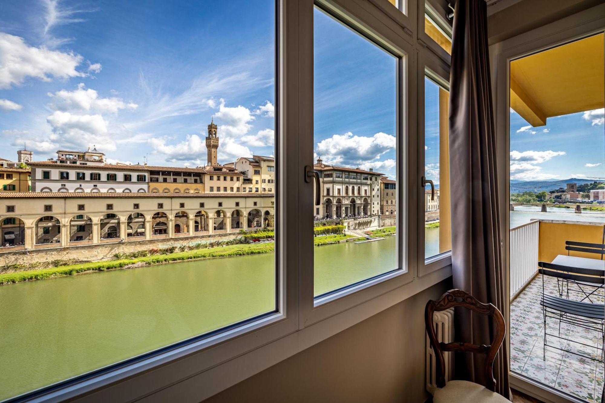 Yd Balcony On Pontevecchio View Apartman Firenze Kültér fotó
