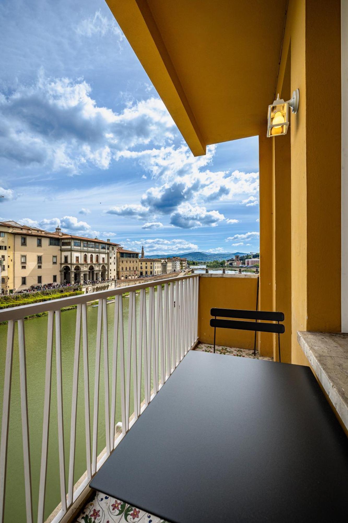 Yd Balcony On Pontevecchio View Apartman Firenze Kültér fotó